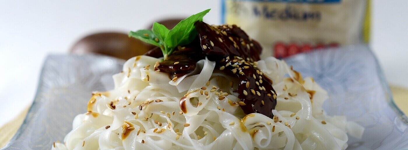Noodles Ρυζιού Πλατιά με Μοσχαρίσιο Φιλέτο, Μέλι και Oyster Sauce