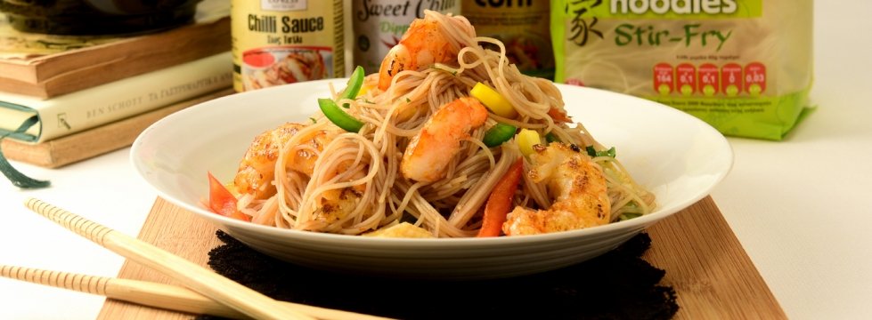 Stir Fry Noodles με Γαρίδες και Πολύχρωμες Πιπεριές